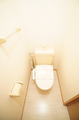 【トイレ】 | イーストサンハイム | ※同物件・反転タイプの写真です。