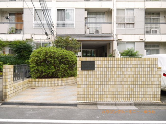 【その他共用部分】 | タイル敷きの大変開放感あるなエントランス。