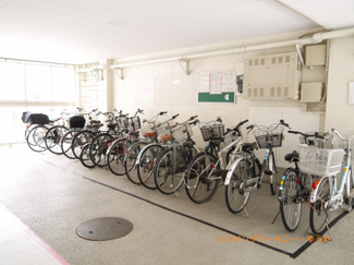 【その他共用部分】 | 建物内に、専用駐輪場があります。