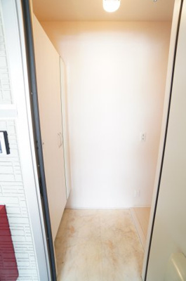 【玄関】 | バードネイチャーA棟 | ※同物件・反転タイプの写真です。