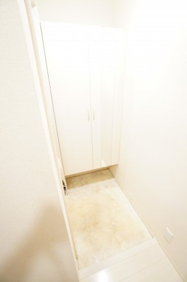 【玄関】 | バードネイチャーA棟 | ※同物件・反転タイプの写真です。