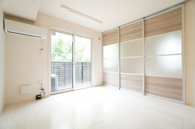 【居間・リビング】 | バードネイチャーA棟 | ※同物件・同タイプの写真です。