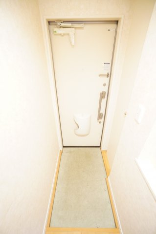 【玄関】 | クレール・シャンブル | ※同物件・同タイプの写真です。