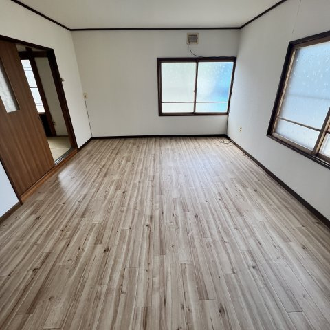 母恋南町アパートの居間・リビング