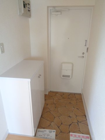 カクサン可美タウンAの玄関
