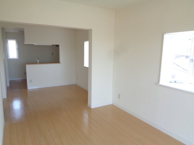 カクサン可美タウンAの居間・リビング