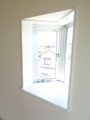 カクサン可美タウンAの内装|角部屋です！窓リノベ施工しましたので、内窓が付きました！（写真は未だ未施工）