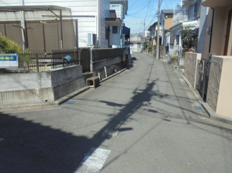【前面道路含む現地写真】 | 東側道路、現況幅員3.9ｍ