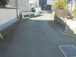 【前面道路含む現地写真】 | 南側道路、現況幅員3.9ｍ