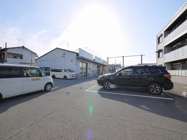 宮前倉庫の駐車場