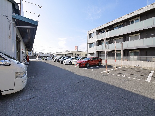 宮前倉庫の駐車場