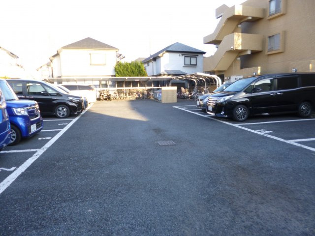 欅ハイム弐番館の駐車場