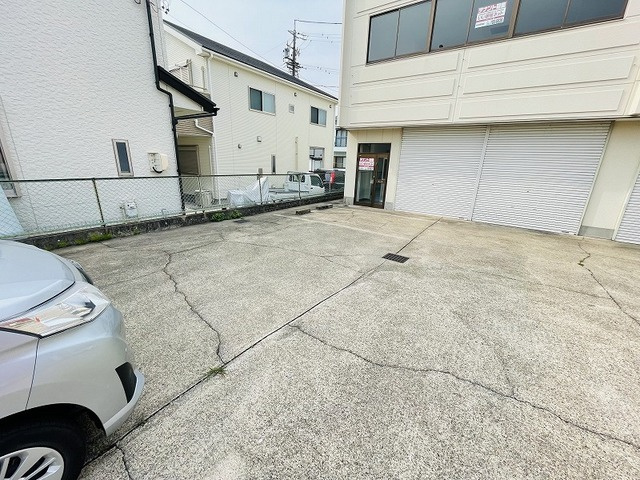 福池倉庫付事務所の外観
