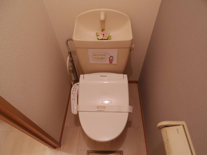 アークグレイスⅡのトイレ|もちろん温水洗浄暖房便座です（デザインクロス仕様）