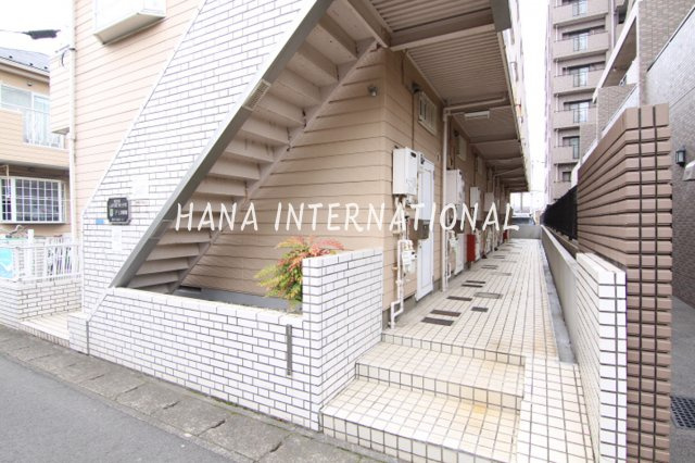 ローズアパートＢ棟Ｆ１３Ｂのエントランス