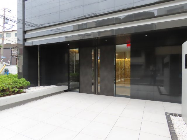 エスリード大阪クレストコートのエントランス