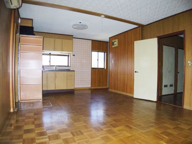 【居間・リビング】 | 三島市徳倉3丁目 中古住宅 EH04500 | 三島市徳倉3丁目　リビング