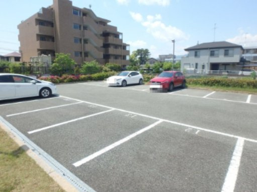 【駐車場】 | アーバンハイツ段上 | 車をお持ちの方に嬉しい駐車場付きの物件です