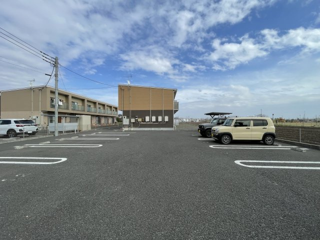 グラシア佳つるの駐車場