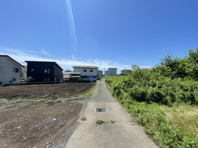 狭山市上広瀬　売地の前面道路含む現地写真|現地（2023年7月）撮影　西側約2.98ｍ公道(セットバック後)