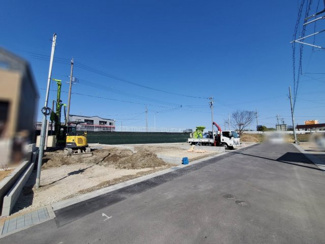 【前面道路含む現地写真】