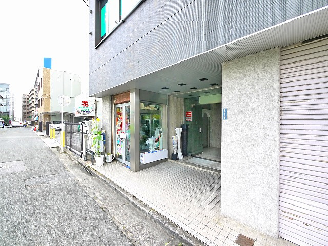 カイモト第三ビルのエントランス