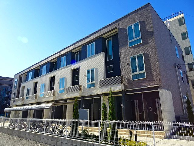 フォンターナコモド