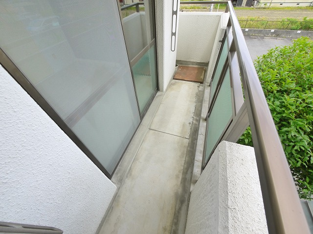 仲嶌マンションのバルコニー|バルコニーからの眺めを楽しみながら食事をしませんか