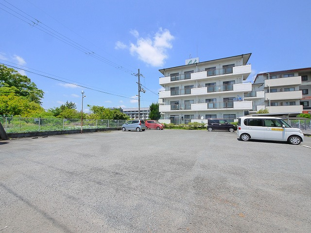 仲嶌マンションの駐車場|駐車場完備です
