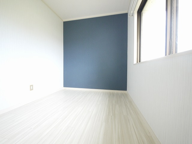 仲嶌マンションの洋室|落ち着いた色調の洋室です