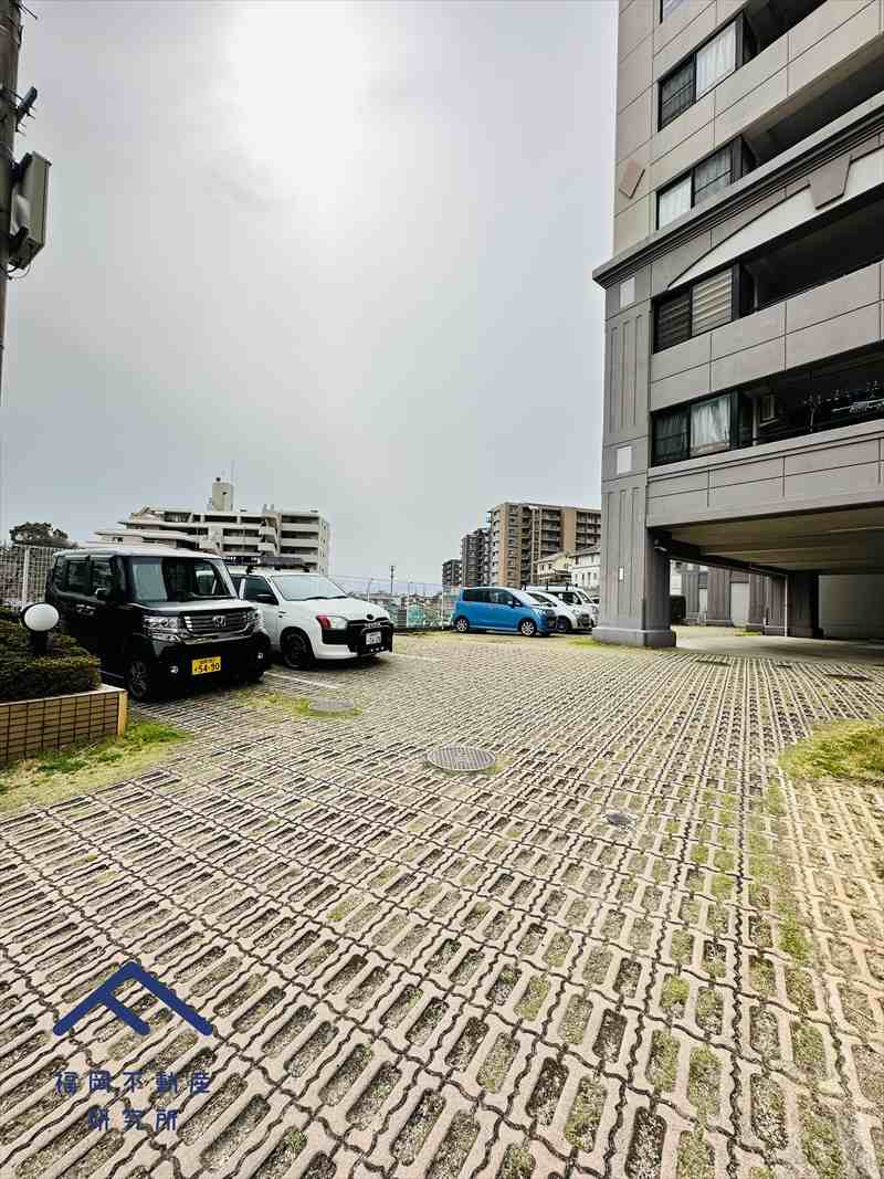 サンシティ博多南壱番館の駐車場