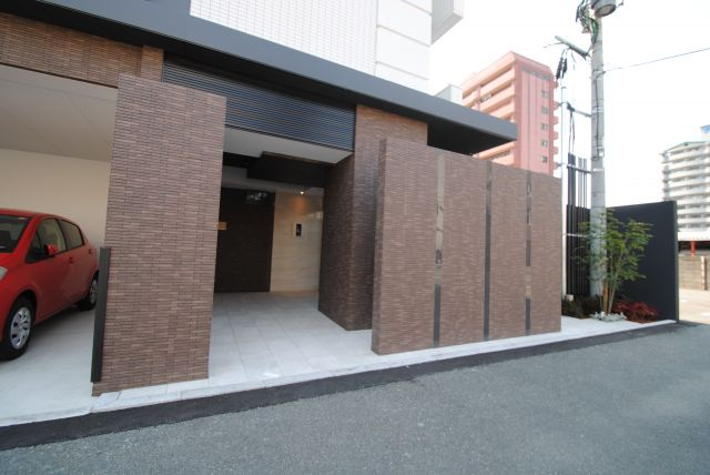 リッツ・アヴェニューの玄関