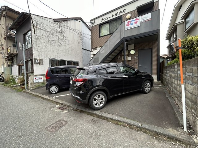 ラ・フォーレ材木町の駐車場