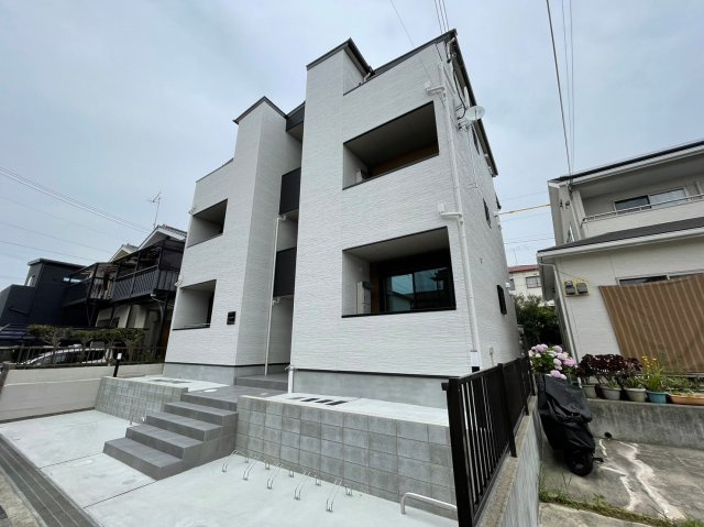 CRASTINE魚住町の外観