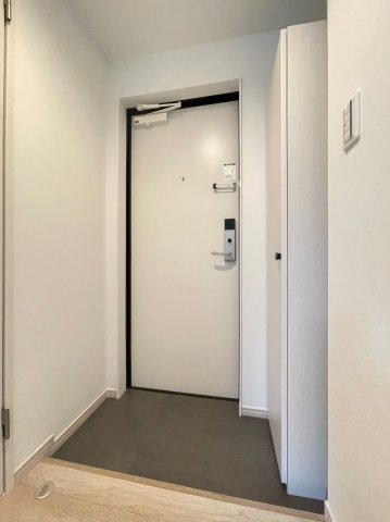 CRASTINE魚住町の玄関