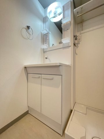 CRASTINE魚住町の洗面所