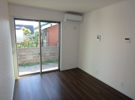 サニーグレイス国立の居間・リビング