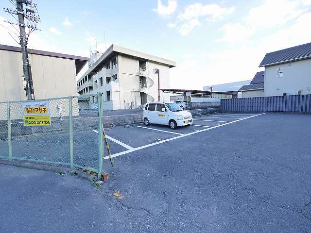 大安寺1丁目楠下駐車場（南側）
