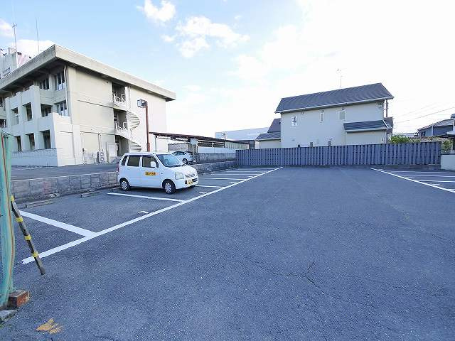 大安寺1丁目楠下駐車場（南側）