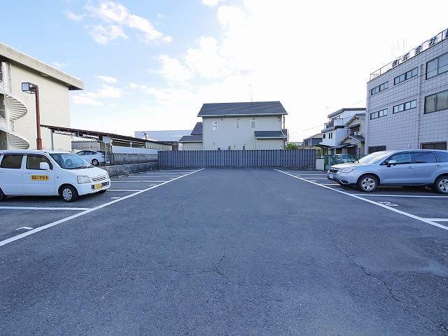 大安寺1丁目楠下駐車場（南側）