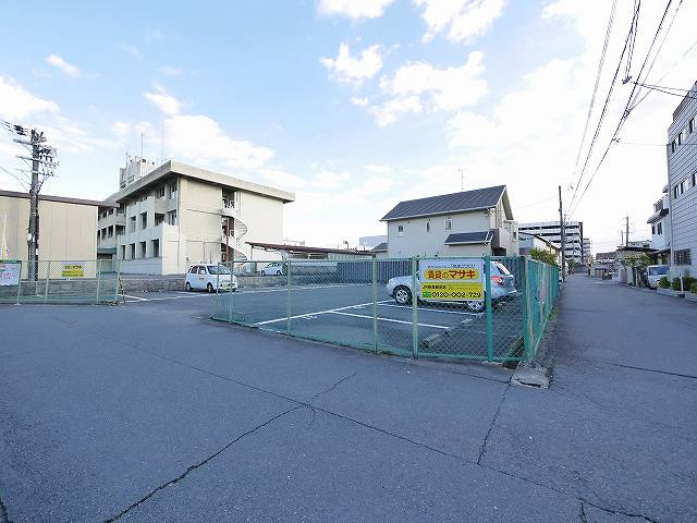 大安寺1丁目楠下駐車場（南側）