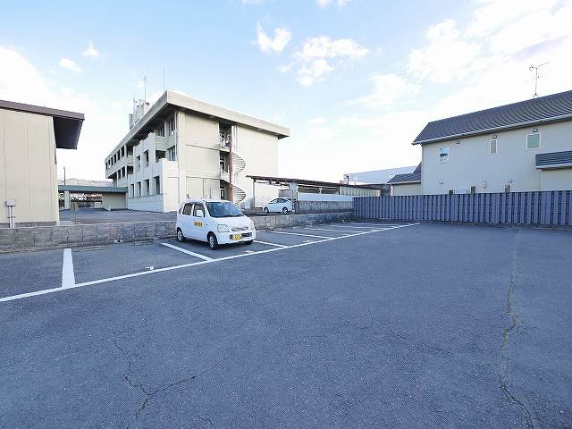 大安寺1丁目楠下駐車場（南側）