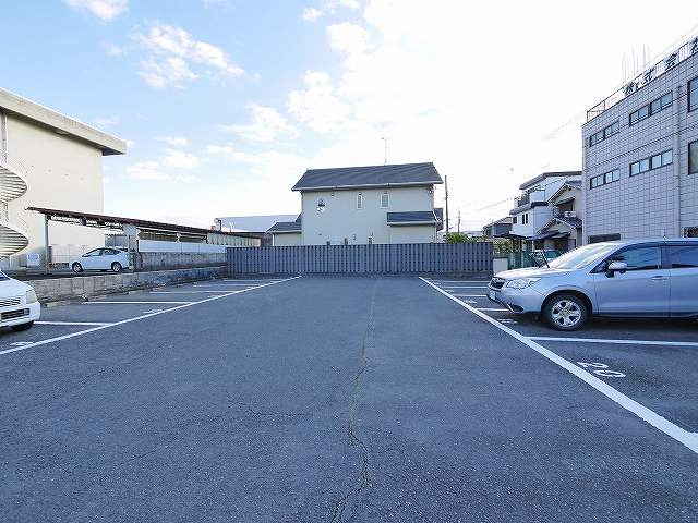 大安寺1丁目楠下駐車場（南側）