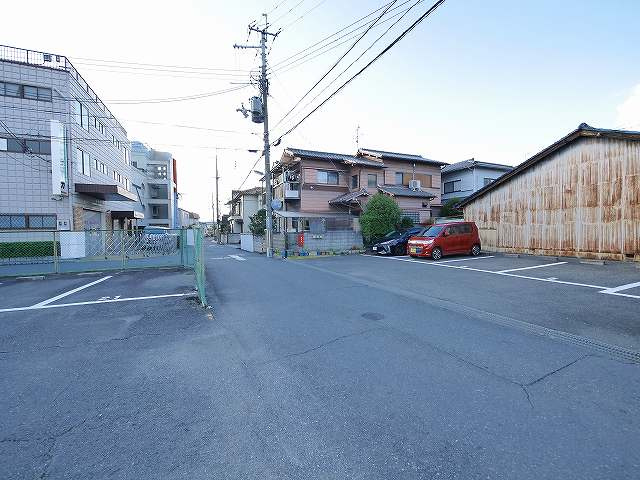 大安寺1丁目楠下駐車場（南側）
