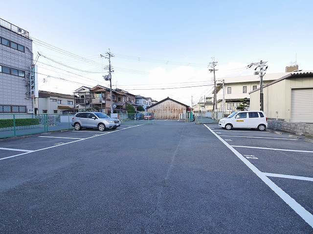 大安寺1丁目楠下駐車場（南側）