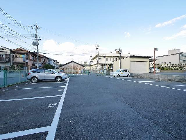 大安寺1丁目楠下駐車場（南側）