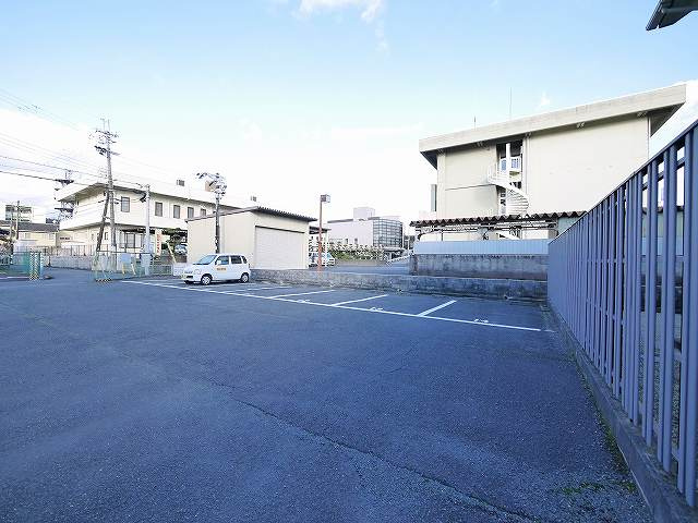 大安寺1丁目楠下駐車場（南側）