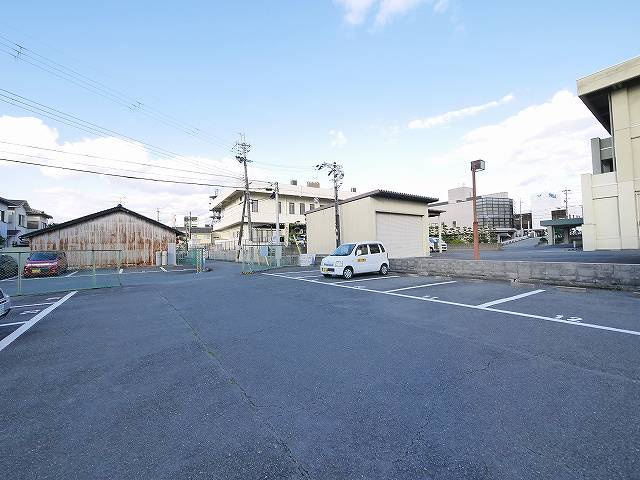 大安寺1丁目楠下駐車場（南側）