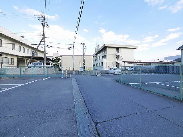 大安寺1丁目楠下駐車場（南側）の駐車場