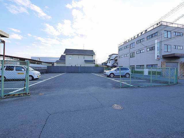 大安寺1丁目楠下駐車場（南側）